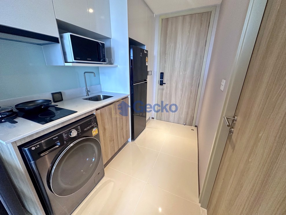 Studio Condo in Once Pattaya North Pattaya C011752 (Photo 3)