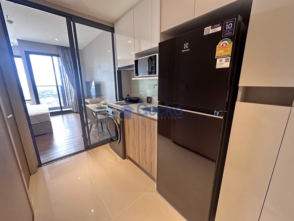 Studio Condo in Once Pattaya North Pattaya C011752 (Photo 4)