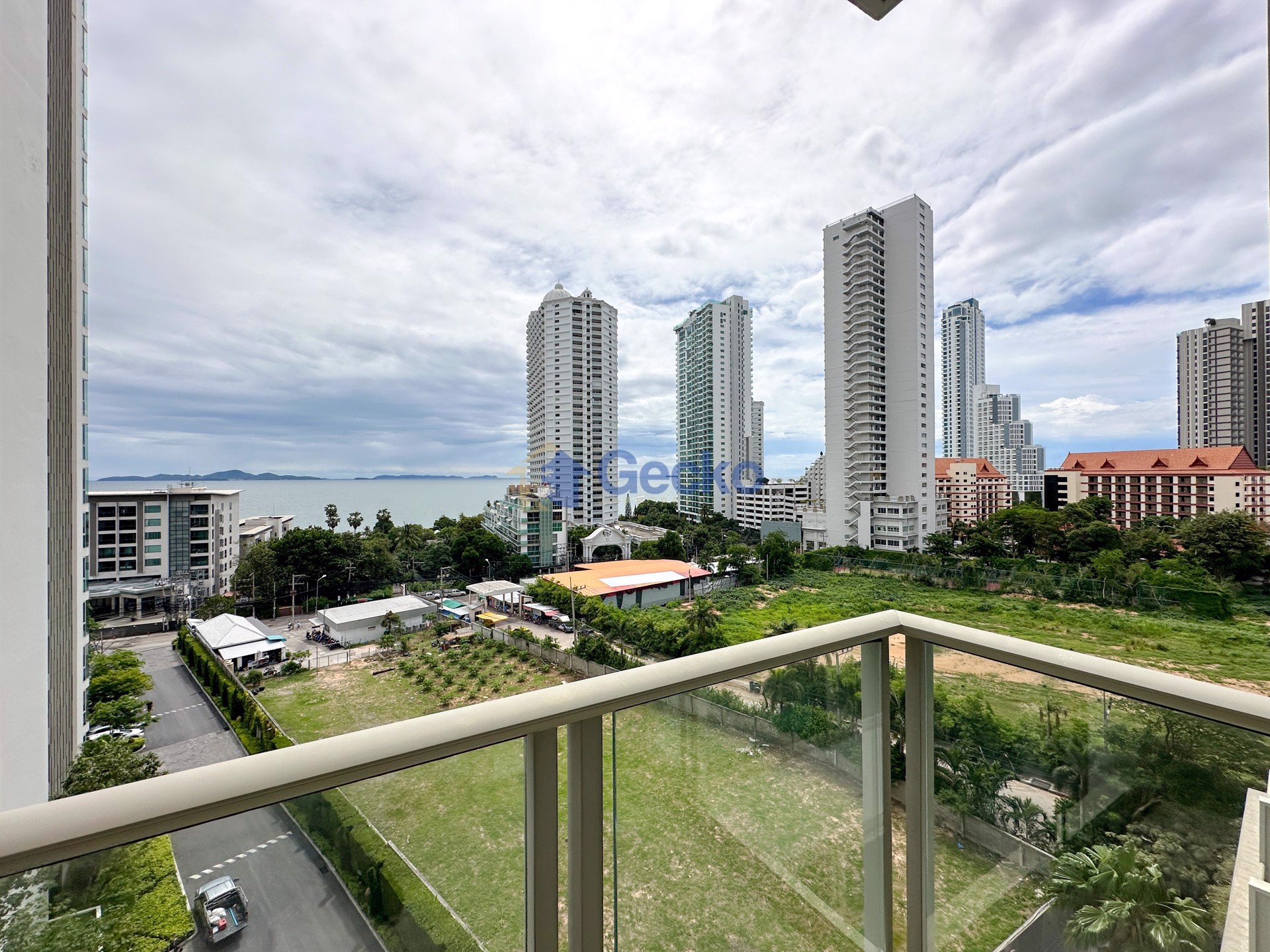 Studio Condo in The Riviera Wong Amat Beach Wongamat C011760