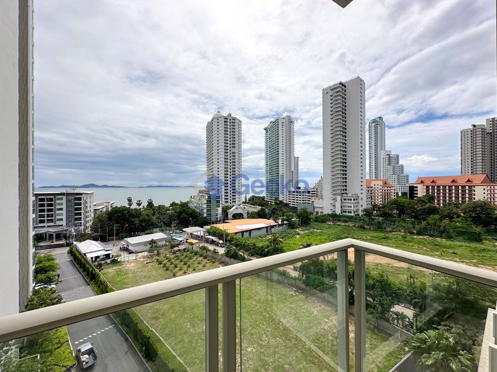 Studio Condo in The Riviera Wong Amat Beach Wongamat C011760 (Cover Photo)