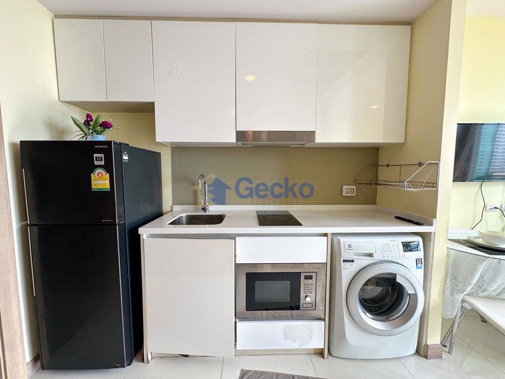 Studio Condo in The Riviera Wong Amat Beach Wongamat C011760 (Photo 4)