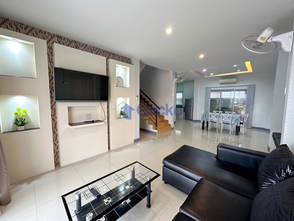 3 ห้องนอน บ้าน in Patta Village  พัทยาตะวันออก H009594 (Photo 3)