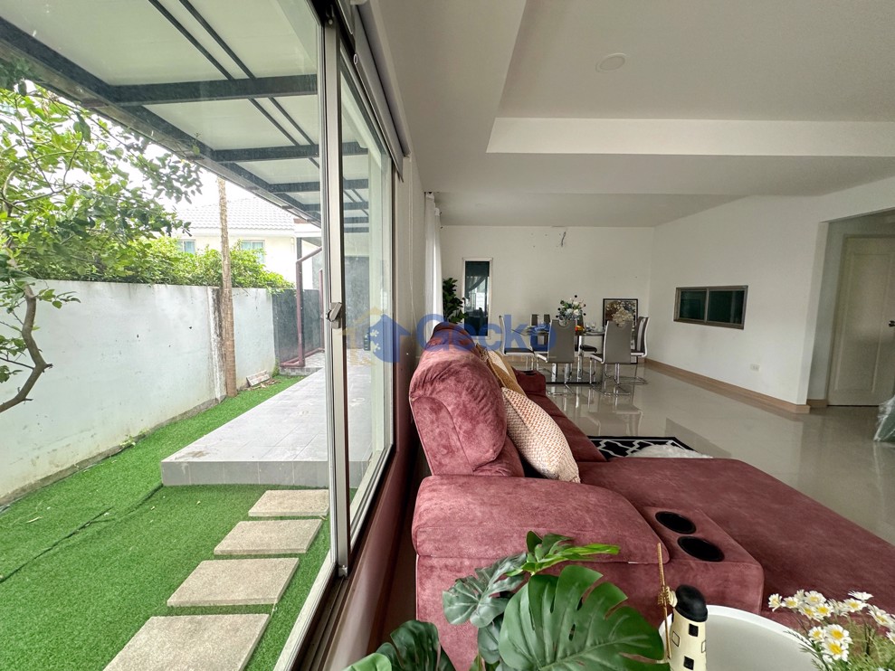 3 ห้องนอน บ้าน in Life In the Garden  บางละมุง H011773 (Photo 3)