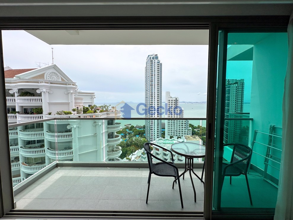 Studio Condo in Wongamat Tower Wongamat C011779 (Photo 3)