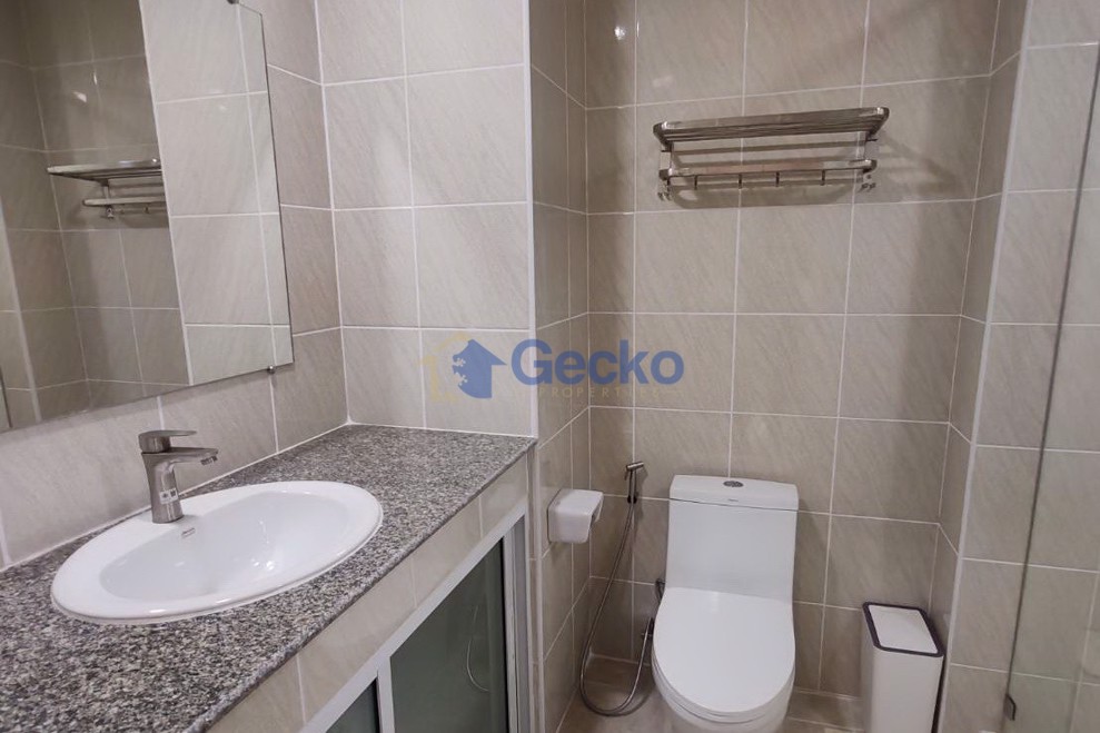 Studio Condo in View Talay 5 Jomtien C011800 (Photo 4)