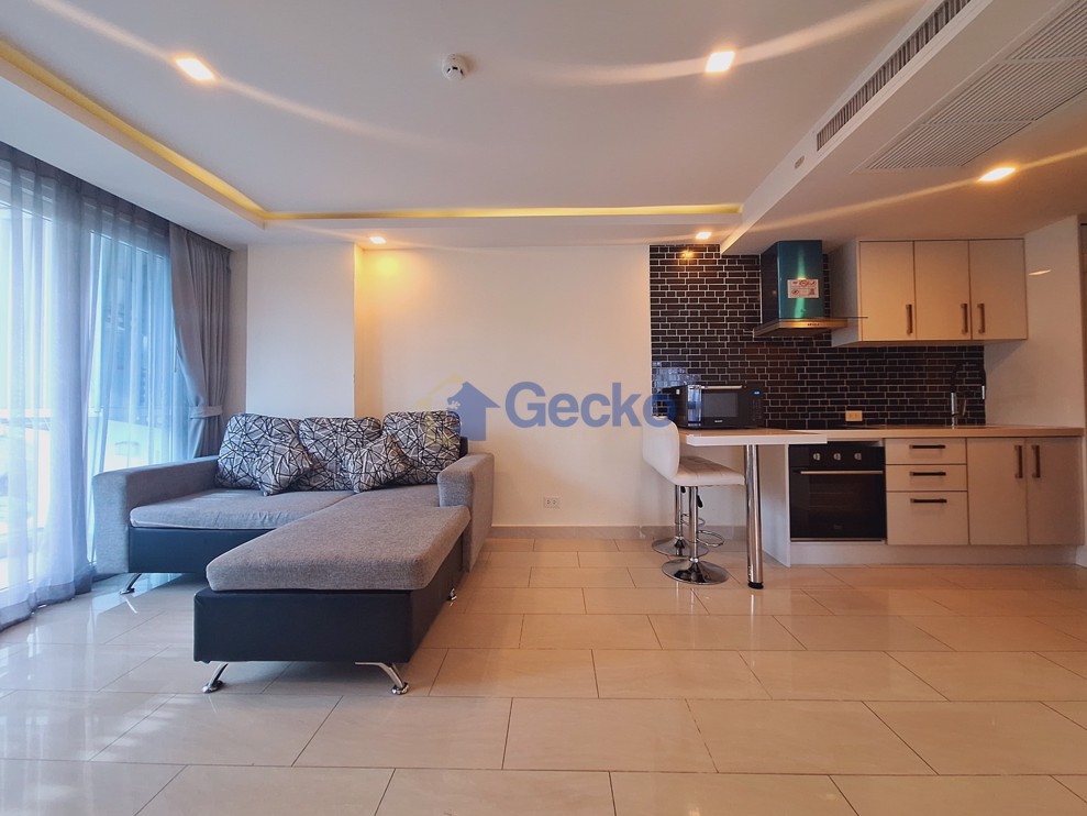 2 Bedrooms Condo in Grand Avenue Central Pattaya C011804 (Photo 2)