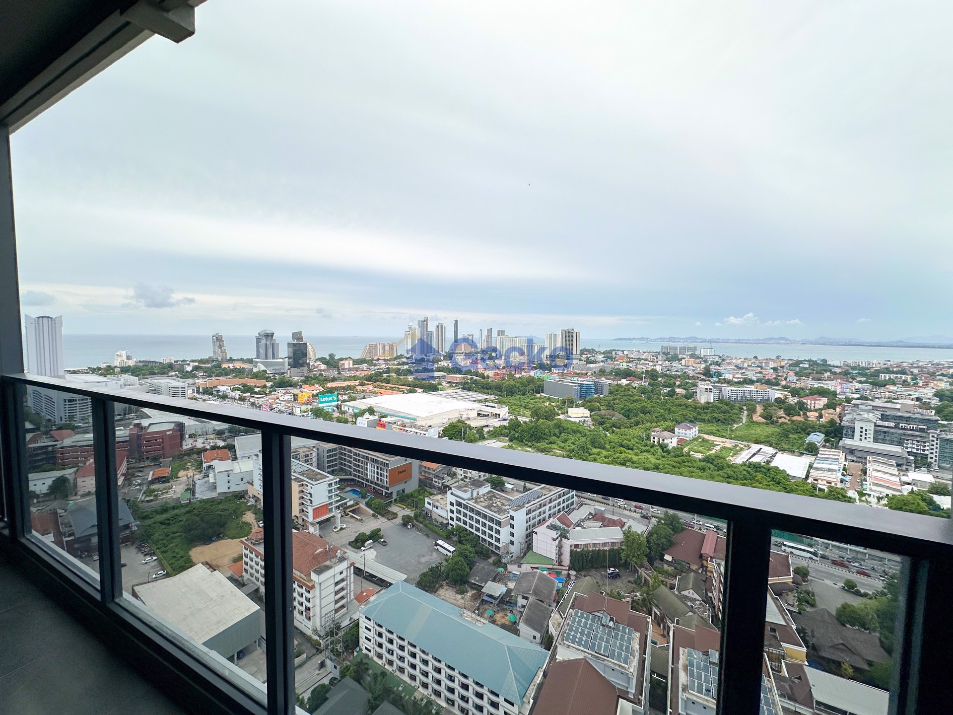 3 ห้องนอน คอนโดมิเนี่ยม in Once Pattaya พัทยาเหนือ C011815