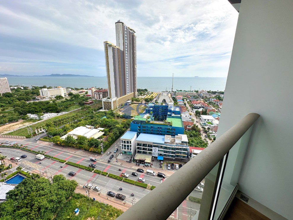 1 Bedroom Condo in The Riviera Ocean Drive Jomtien C011816 (Photo 1)