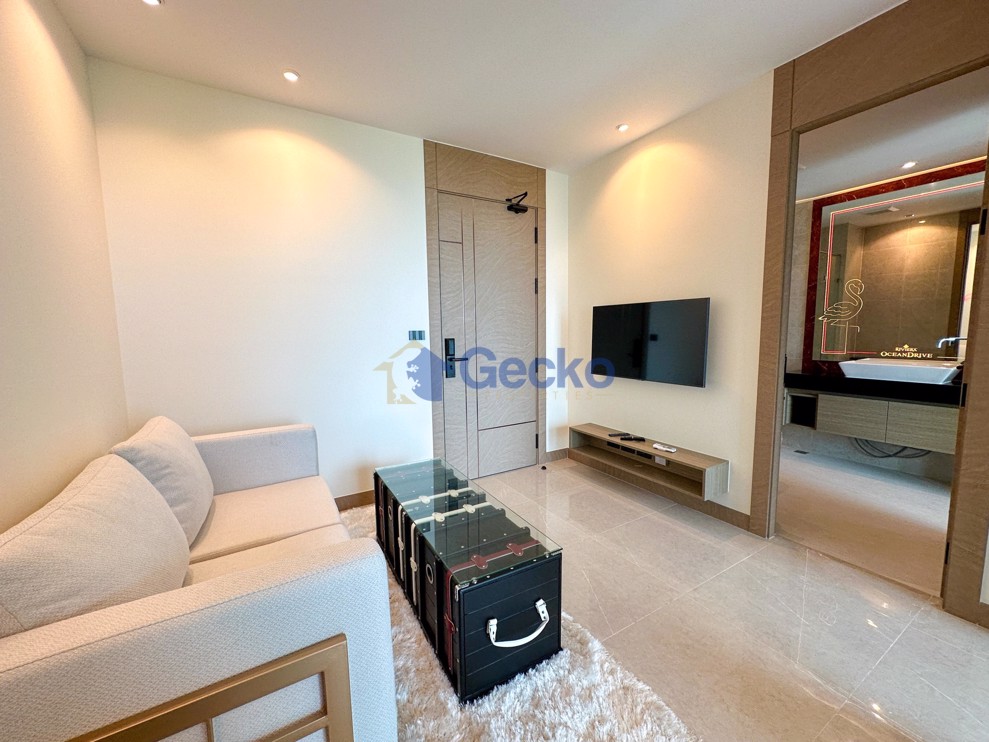 1 Bedroom Condo in The Riviera Ocean Drive Jomtien C011816 (Photo 3)