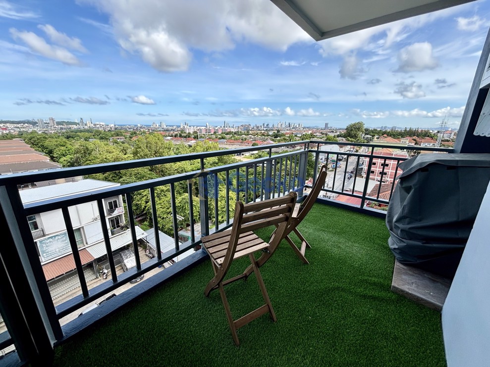 1 Bedroom Condo in Infiniti Condominium East Pattaya C011818 (Photo 1)