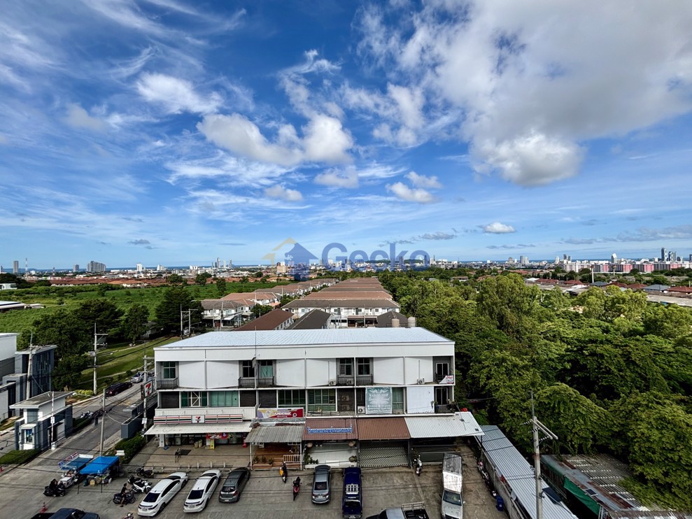 1 Bedroom Condo in Infiniti Condominium East Pattaya C011818 (Photo 2)