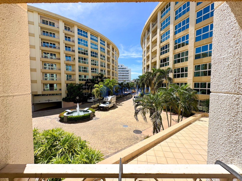 Studio Condo in City Garden Pattaya Central Pattaya C011825 (Photo 3)