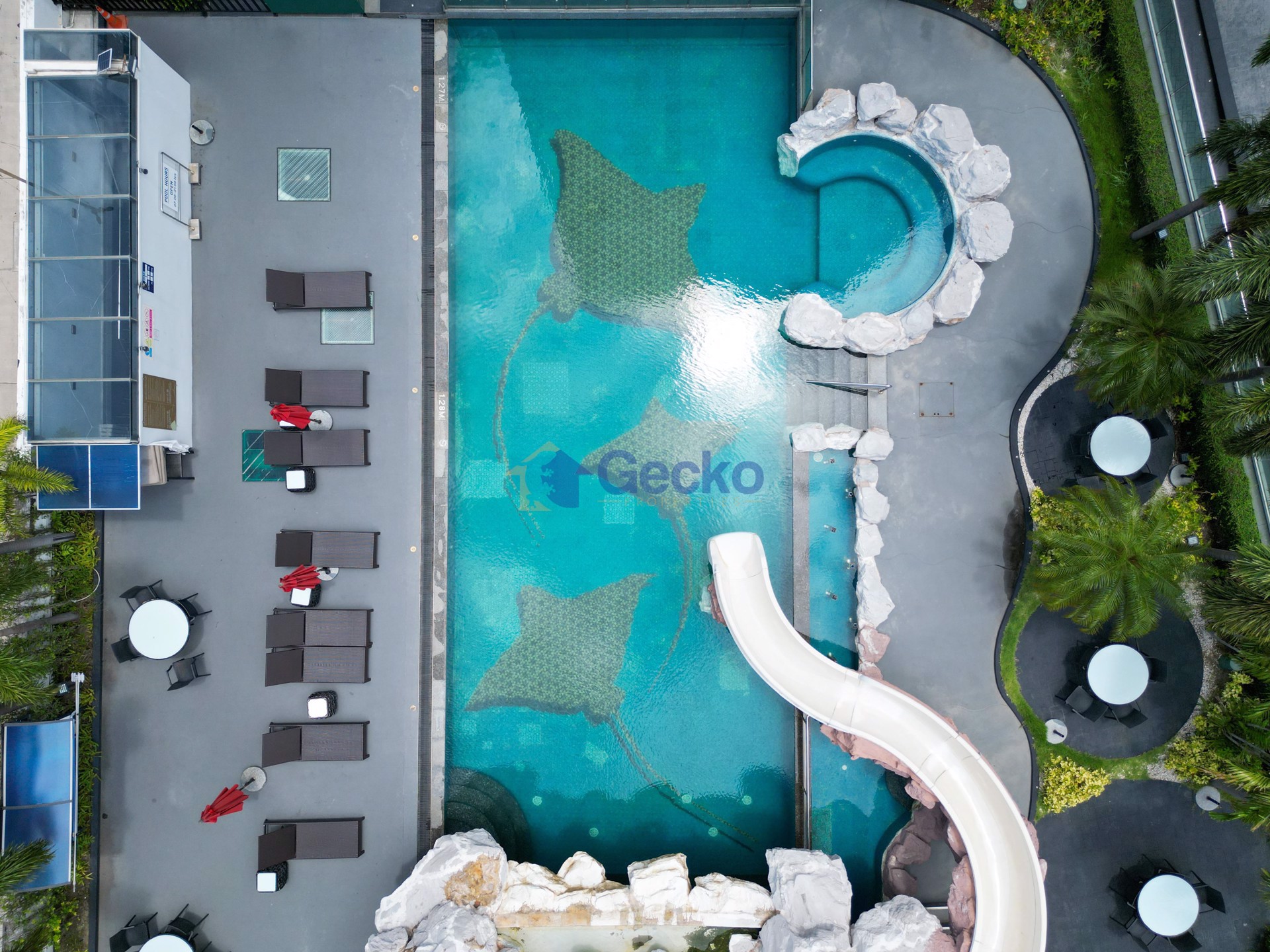 1 ห้องนอน คอนโดมิเนี่ยม in Sky Residences พระตำหนัก C011846