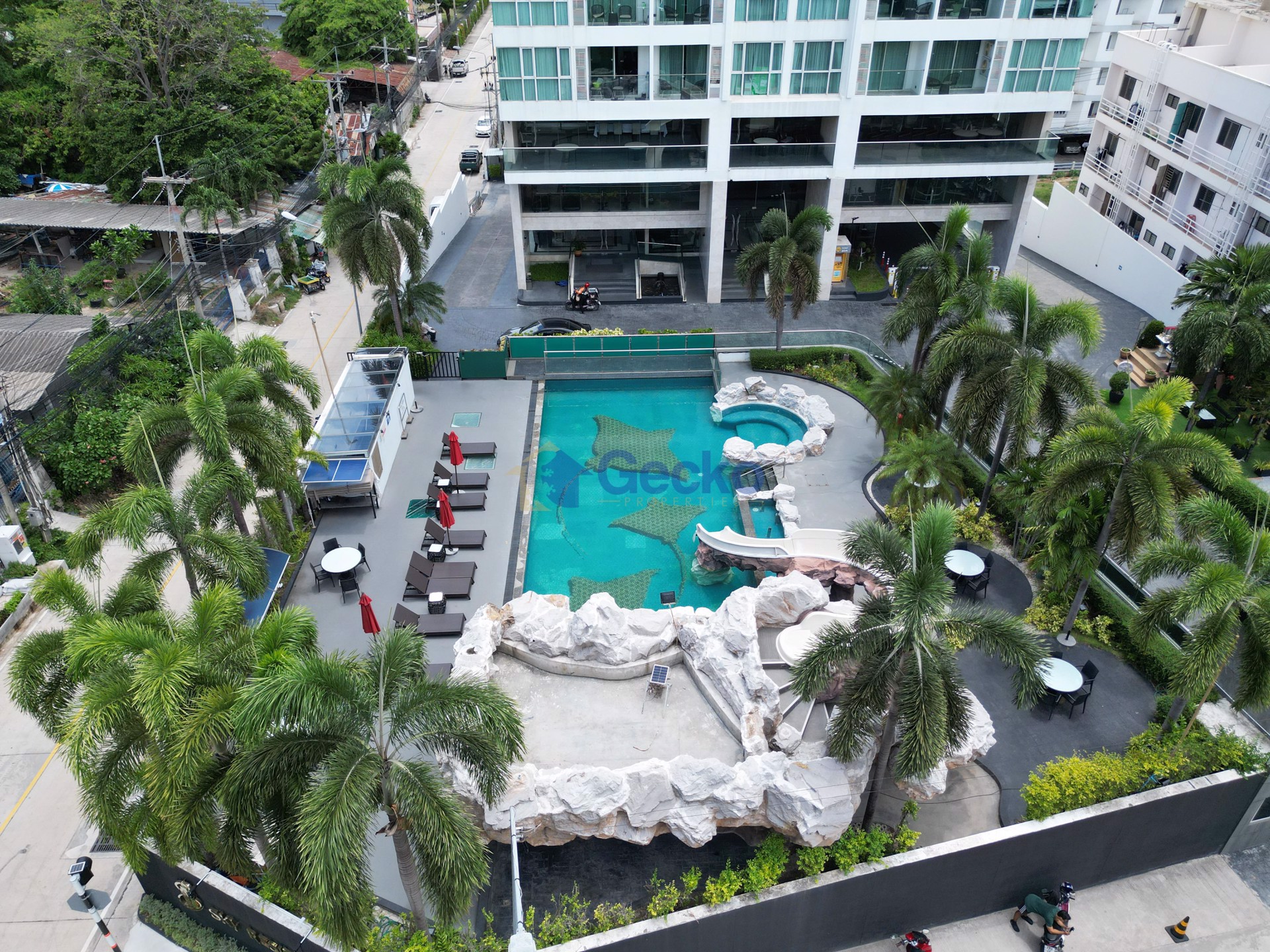 1 ห้องนอน คอนโดมิเนี่ยม in Sky Residences พระตำหนัก C011847