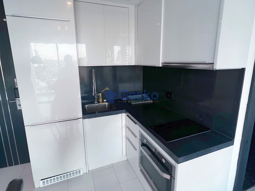 1 ห้องนอน คอนโดมิเนี่ยม in Sky Residences พระตำหนัก C011847 (Photo 1)