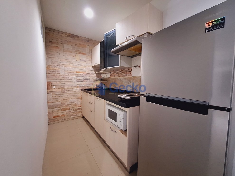 1 Bedroom Condo in Beach 7 Condo Jomtien C011192 (Photo 2)