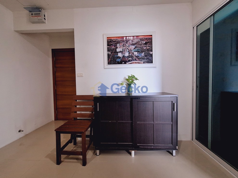 1 Bedroom Condo in Beach 7 Condo Jomtien C011192 (Photo 3)