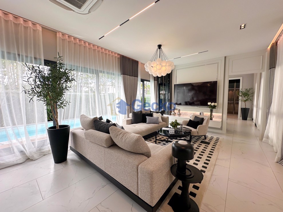 4 Bedrooms House in The Lavish  North Pattaya H011874 (Photo 4)