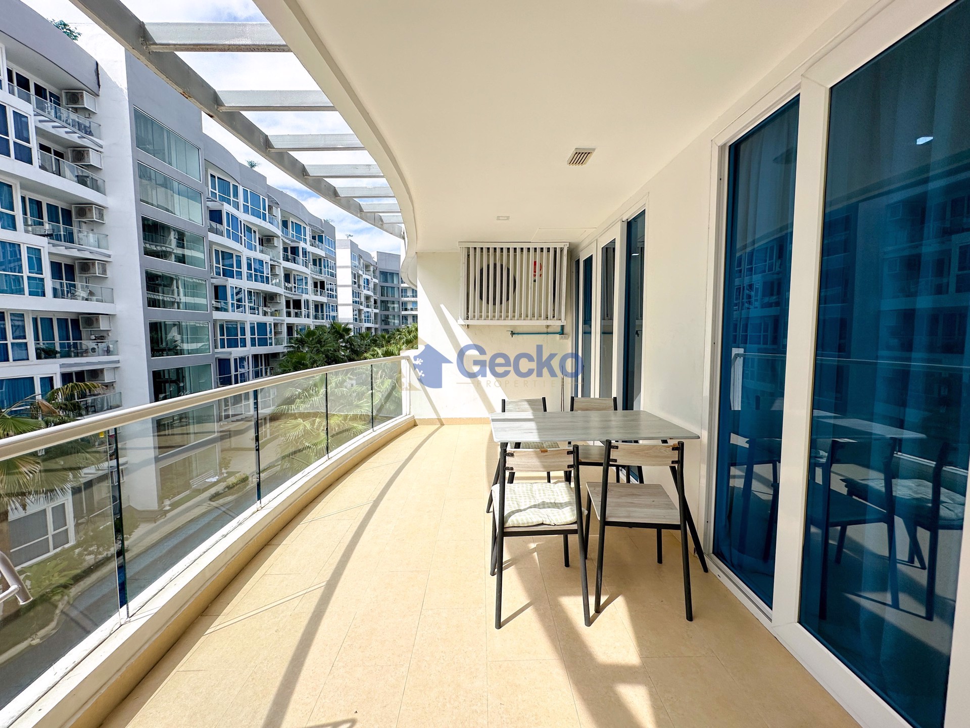 2 Bedrooms Condo in Grand Avenue Central Pattaya C008691