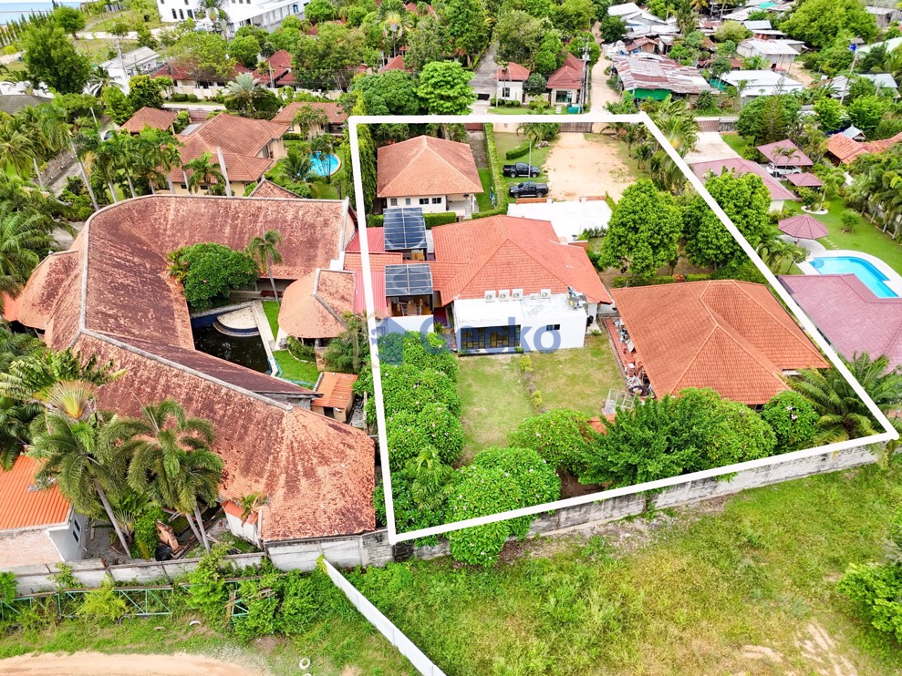 Commercial  East Pattaya B011891 (Photo 1)