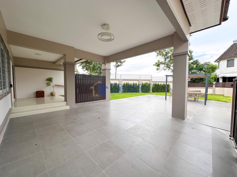 3 Bedrooms House in Ponthep 5 East Pattaya H011915 (Photo 1)