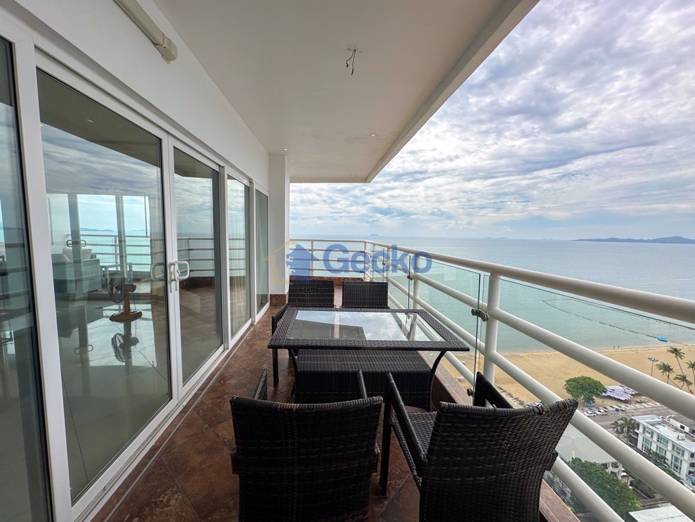 3 Bedrooms Condo in View Talay 8 Jomtien C011932 (Cover Photo)