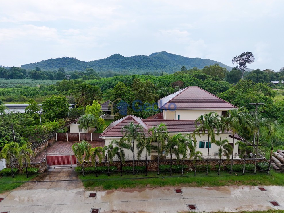 6 Bedrooms House  Bang Saray H011935 (Cover Photo)
