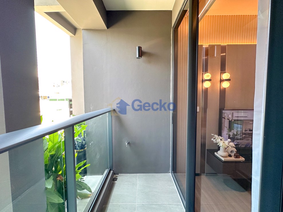 1 Bedroom Condo in Aquarous Jomtien Pattaya Jomtien C011936 (Photo 1)