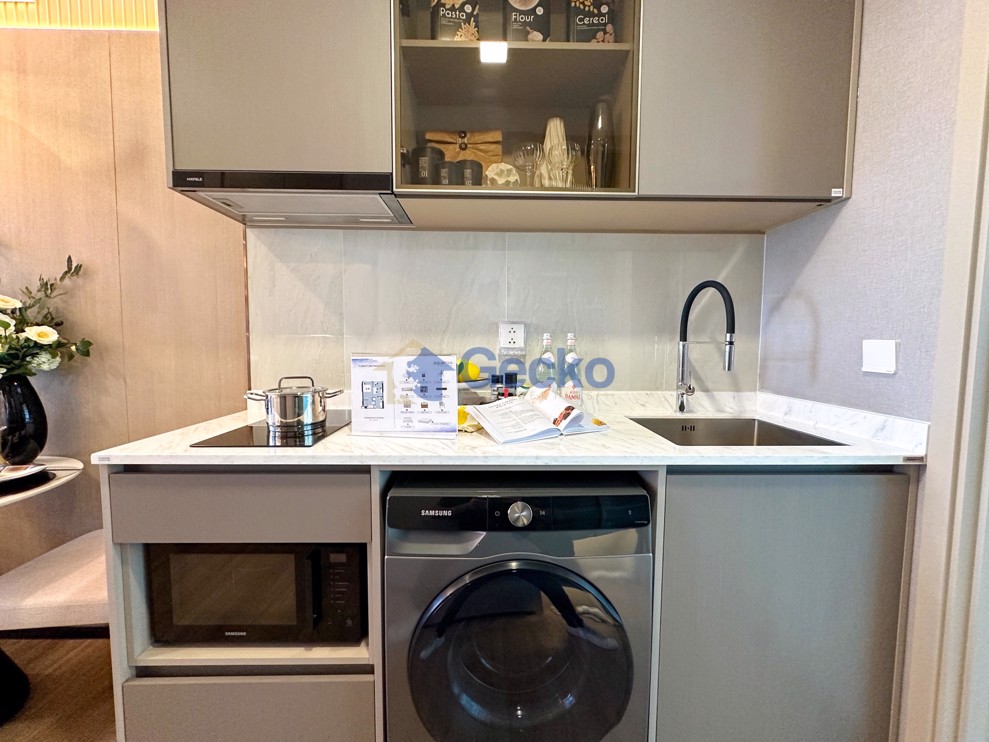 1 Bedroom Condo in Aquarous Jomtien Pattaya Jomtien C011936 (Photo 4)