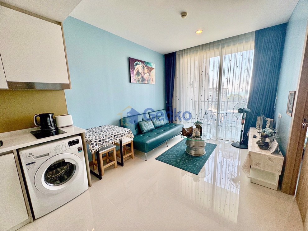 1 Bedroom Condo in The Riviera Wong Amat Beach Wongamat C011959 (Photo 1)