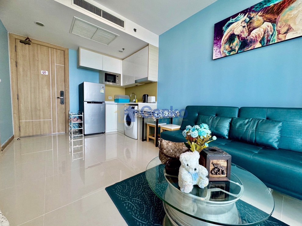 1 Bedroom Condo in The Riviera Wong Amat Beach Wongamat C011959 (Photo 2)