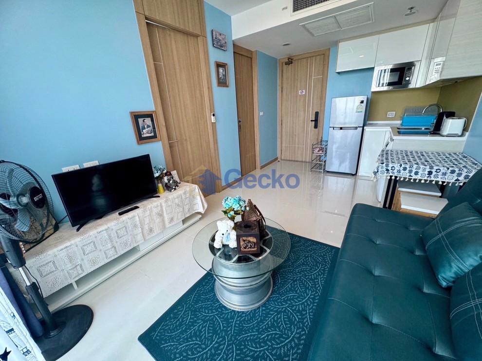 1 Bedroom Condo in The Riviera Wong Amat Beach Wongamat C011959 (Photo 3)