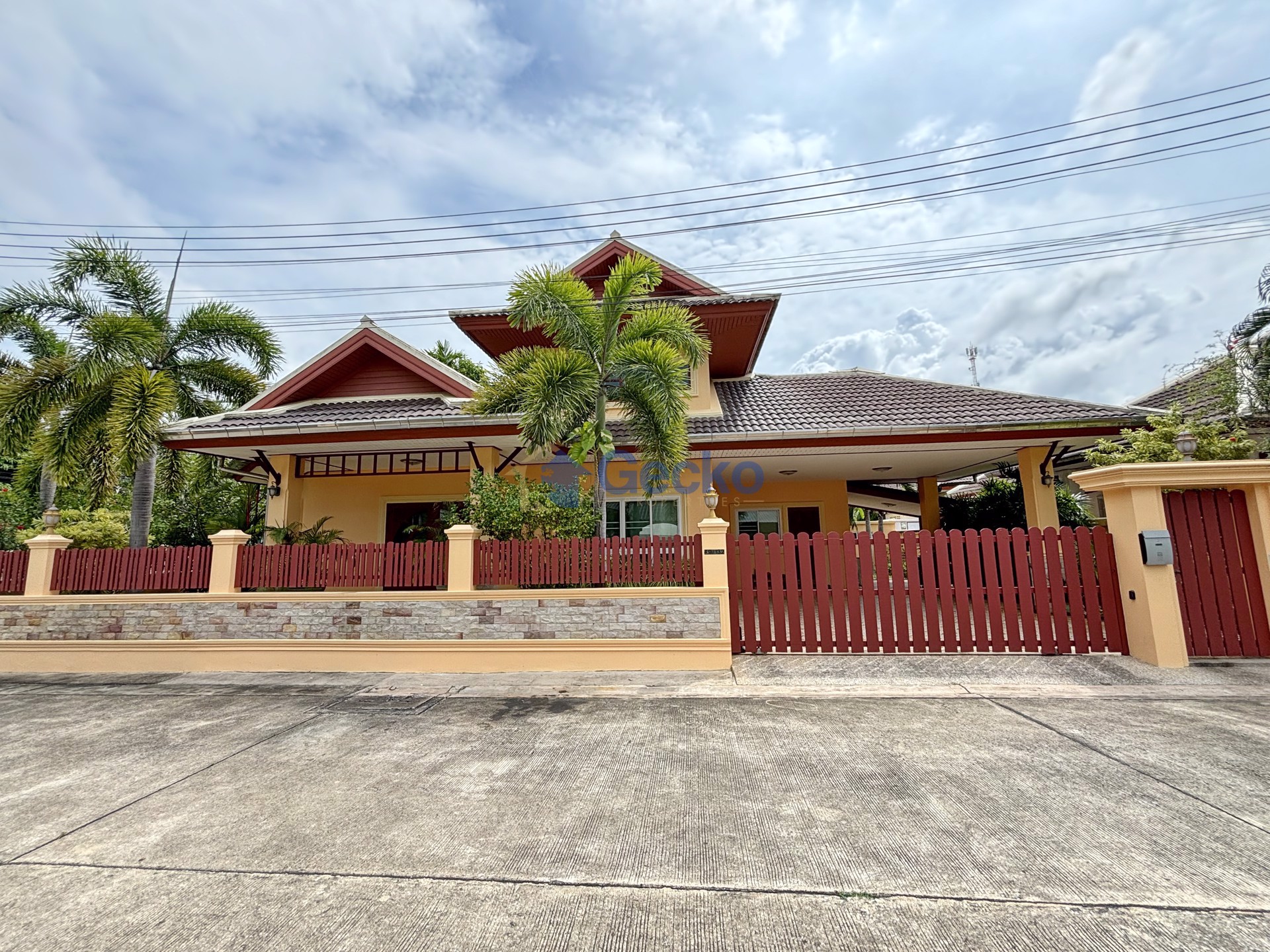 3 Bedrooms House in Rose Land & House  East Pattaya H011963