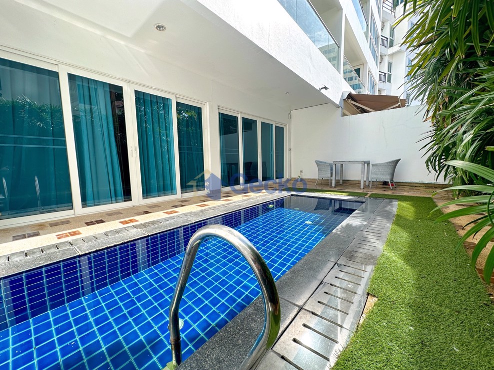2 Bedrooms Condo in Nova Ocean View Pratumnak C002603 (Cover Photo)