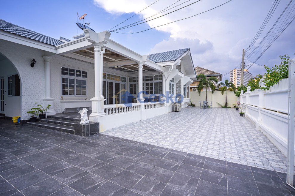 4 Bedrooms House in Jomtien Condotel  Jomtien H011983 (Photo 2)