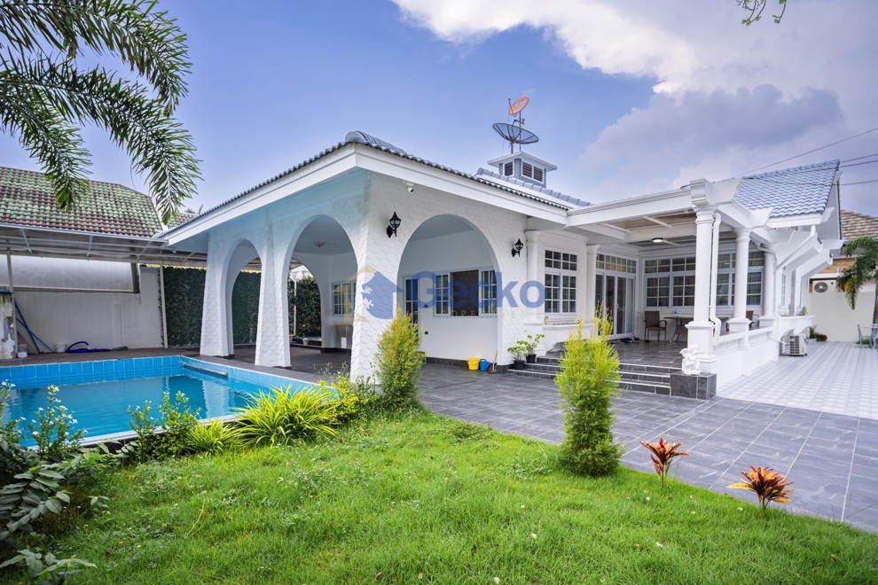 4 Bedrooms House in Jomtien Condotel  Jomtien H011983 (Cover Photo)