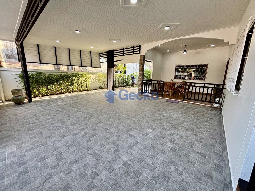 2 Bedrooms House in VJ Land and House  East Pattaya H012008 (Photo 1)