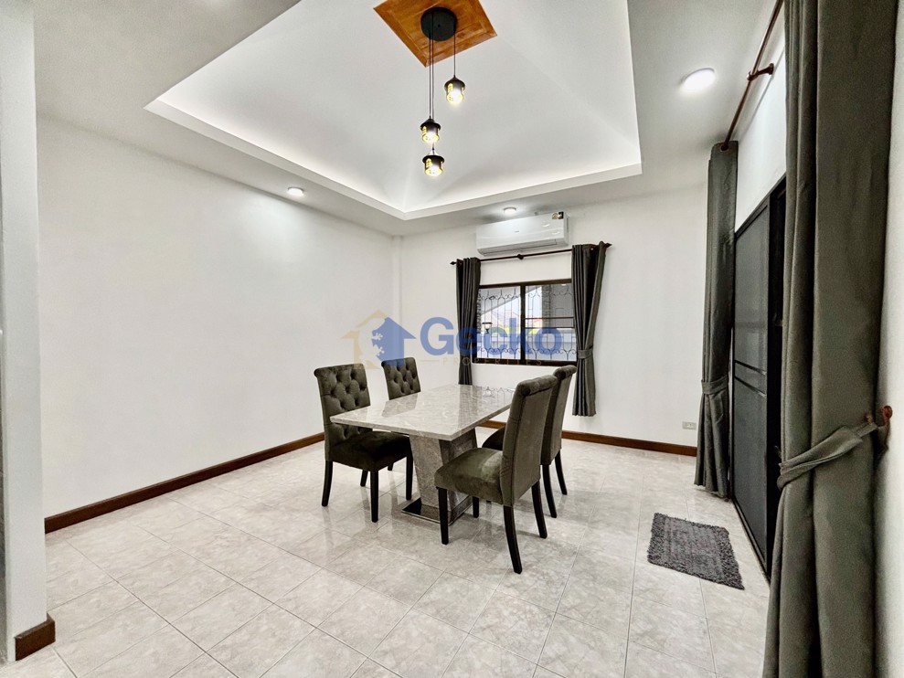 2 Bedrooms House in VJ Land and House  East Pattaya H012008 (Photo 2)