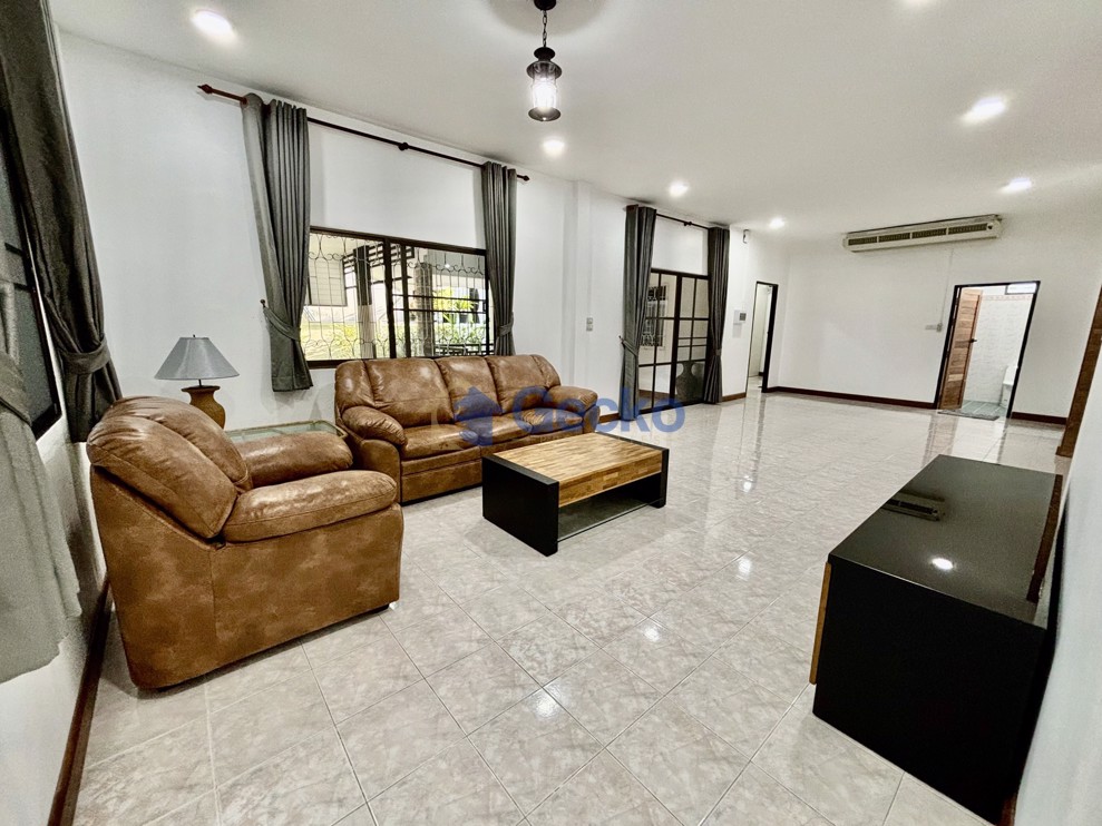 2 Bedrooms House in VJ Land and House  East Pattaya H012008 (Photo 3)