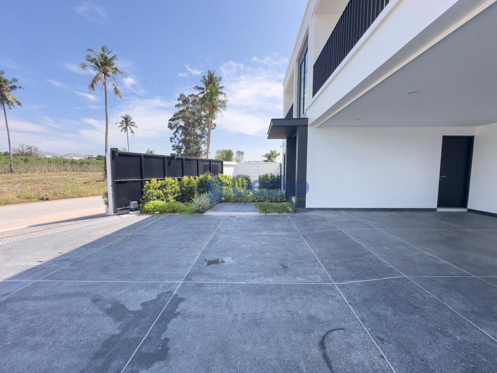 5 ห้องนอน บ้าน in High Grove Villas  พัทยาตะวันออก H012015 (Photo 1)