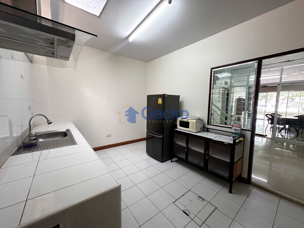 2 Bedrooms House in Chokchai Village 8  East Pattaya H012026 (Photo 4)