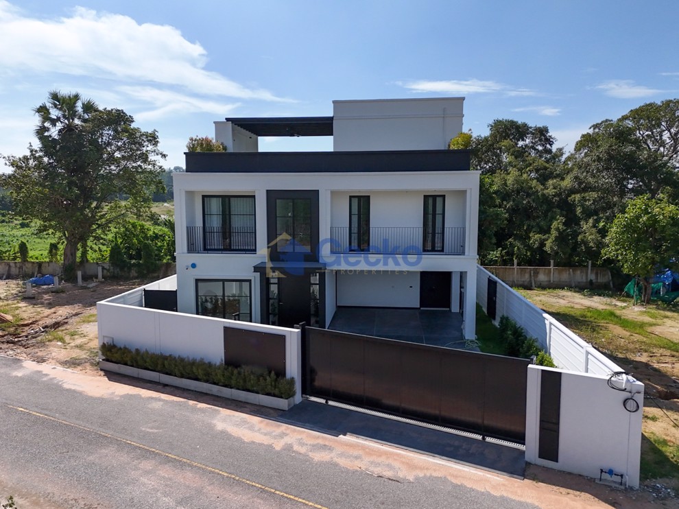 Highgrove Villas (Photo 1)
