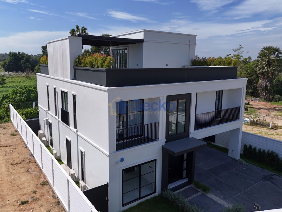 Highgrove Villas (Photo 4)