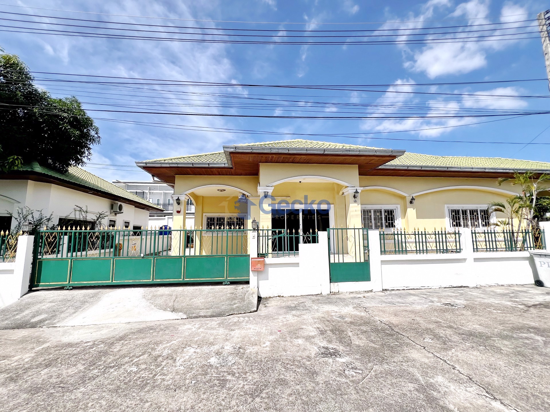 3 Bedrooms House in Ponthep 1  East Pattaya H012035