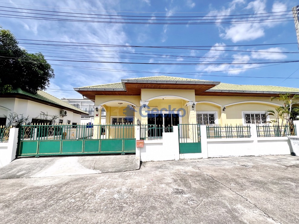 3 Bedrooms House in Ponthep 1  East Pattaya H012035 (Cover Photo)