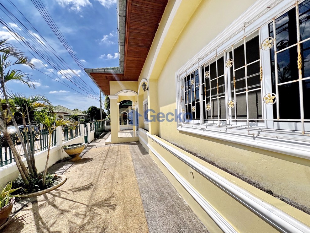 3 Bedrooms House in Ponthep 1  East Pattaya H012035 (Photo 3)