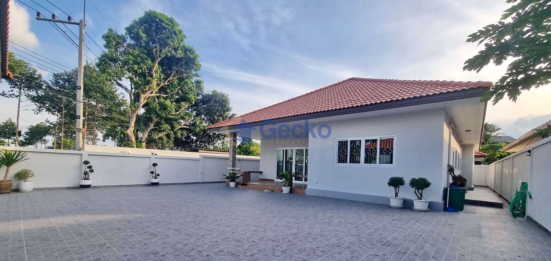 3 Bedrooms House  East Pattaya H012037