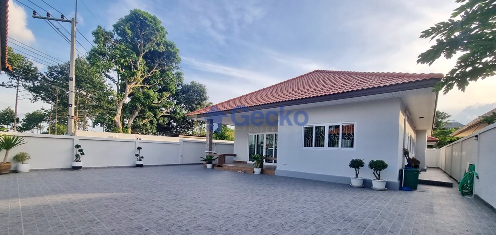 3 Bedrooms House  East Pattaya H012037 (Cover Photo)