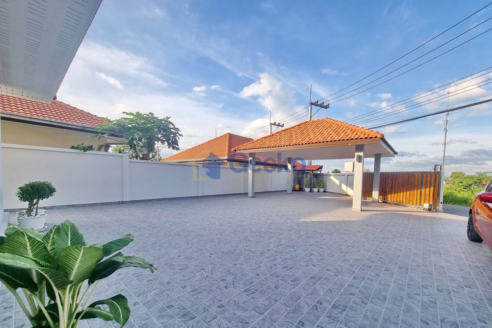3 Bedrooms House  East Pattaya H012037 (Photo 1)