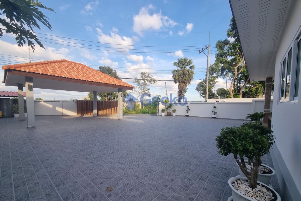 3 Bedrooms House  East Pattaya H012037 (Photo 2)